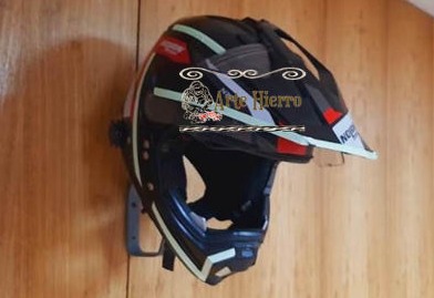 Colgador para casco de moto